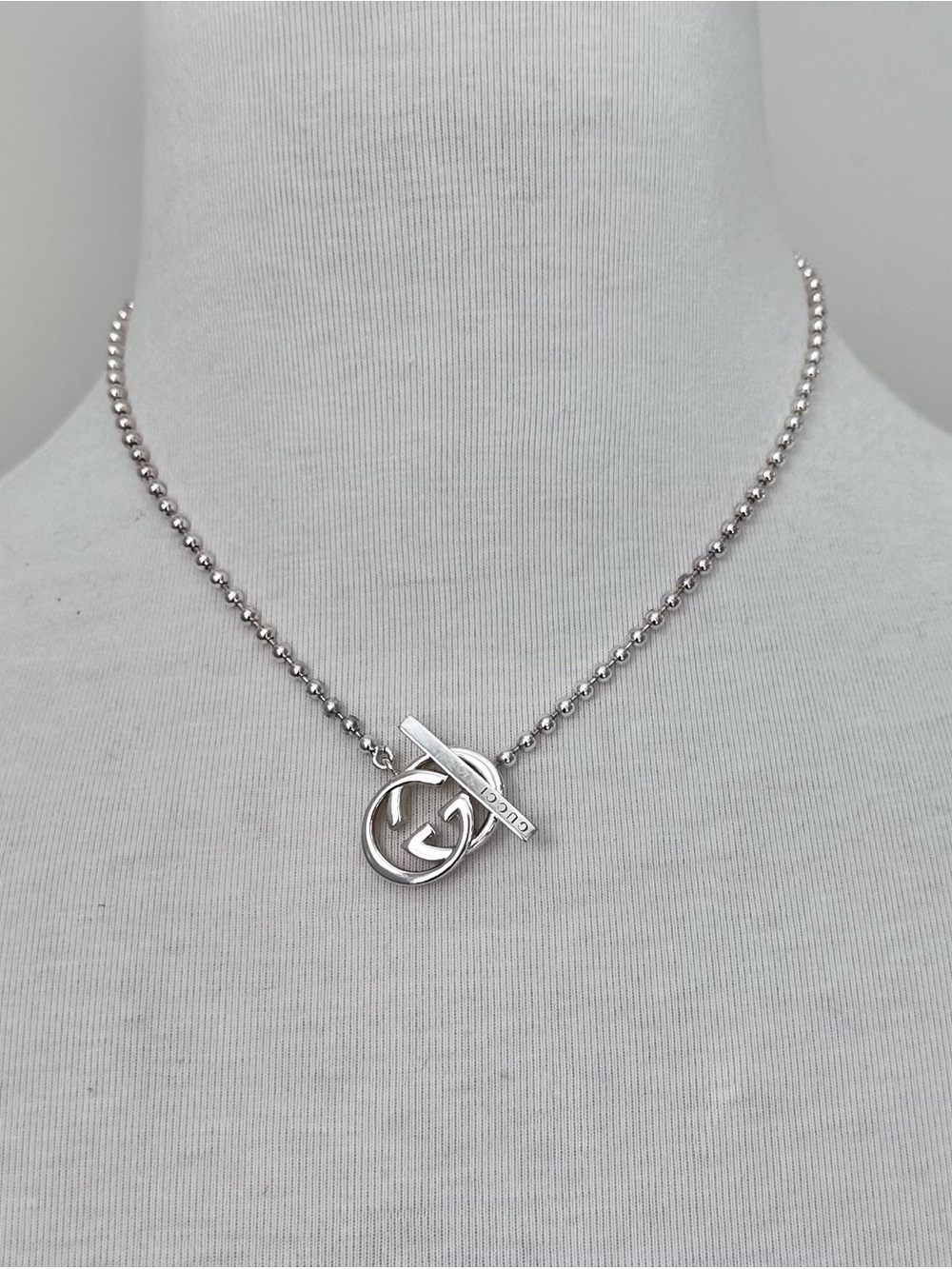Gucci Silver Interlocking GG Pendant Beaded Necklace with Pink-Accented Pouch - Picture 8 of 8